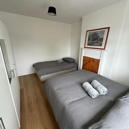 Nice Triple Room At 2 Iveragh Rd-7 Dublin Bagian luar foto