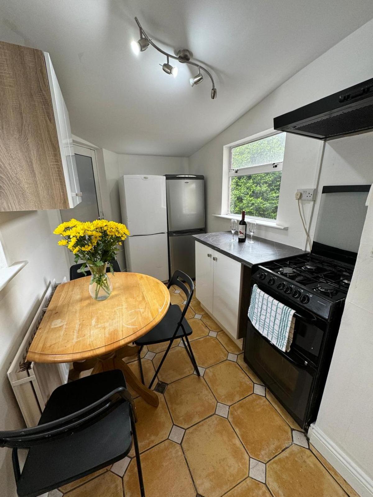 Nice Triple Room At 2 Iveragh Rd-7 Dublin Bagian luar foto